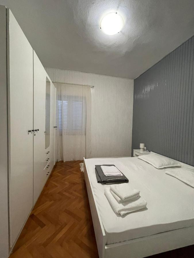 Holiday House Fila Turanj Buitenkant foto