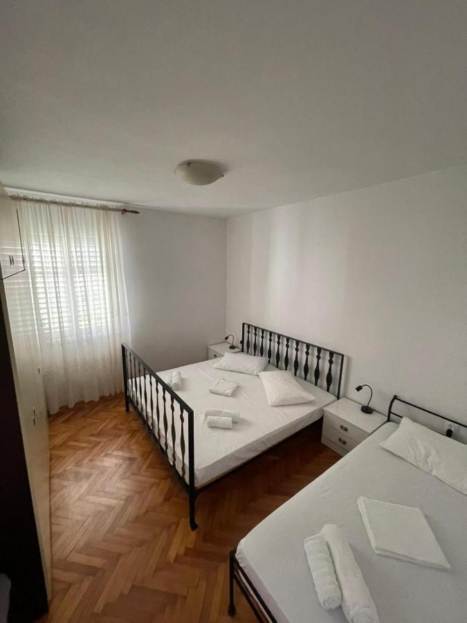 Holiday House Fila Turanj Buitenkant foto