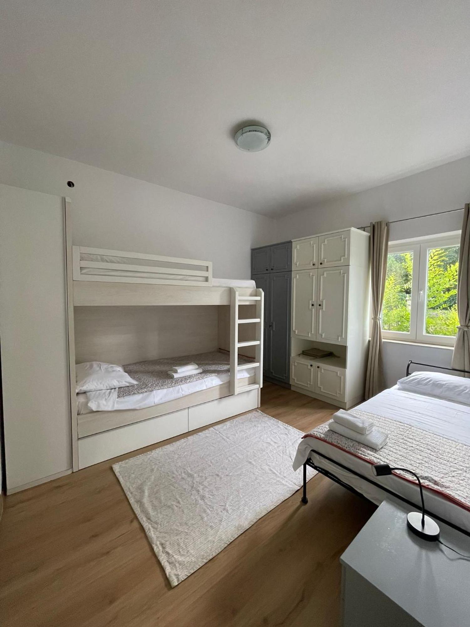 Holiday House Fila Turanj Buitenkant foto